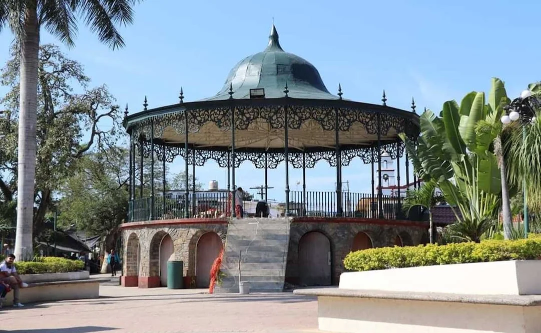 Tampamolón Corona